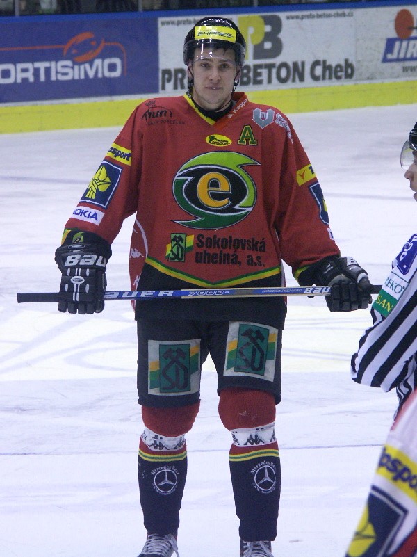 http://hokejkv.cz/foto_kva/2005_35_PCE/041230_Pardubice_11.jpg http://hokejkv.cz/foto_kva/2005_35_PCE/041230_Pardubice_11.jpg