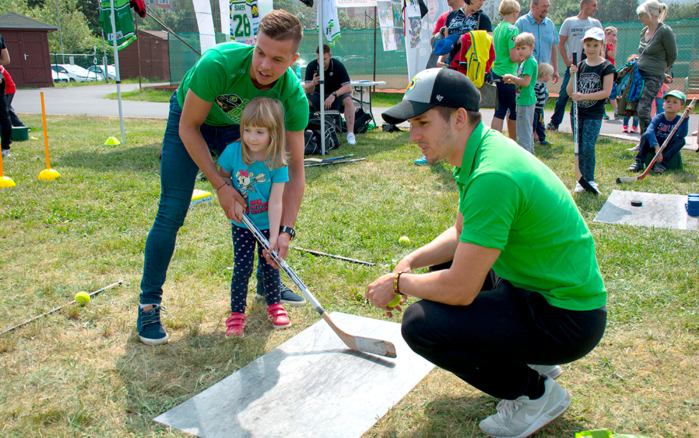 Energetici představili hokej na festivalu Sporťáček