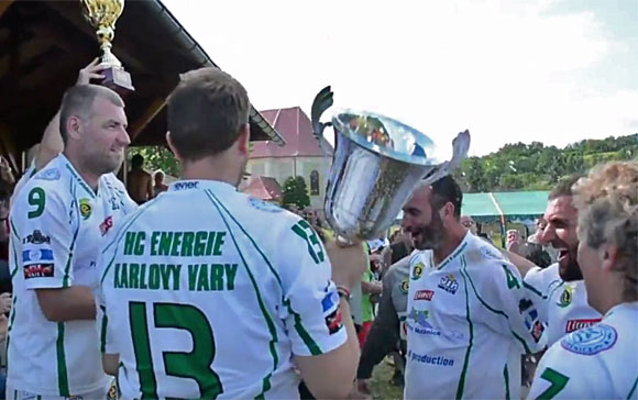 Karlovarští ovládli 10. ročník fotbalového turnaje fanoušků
